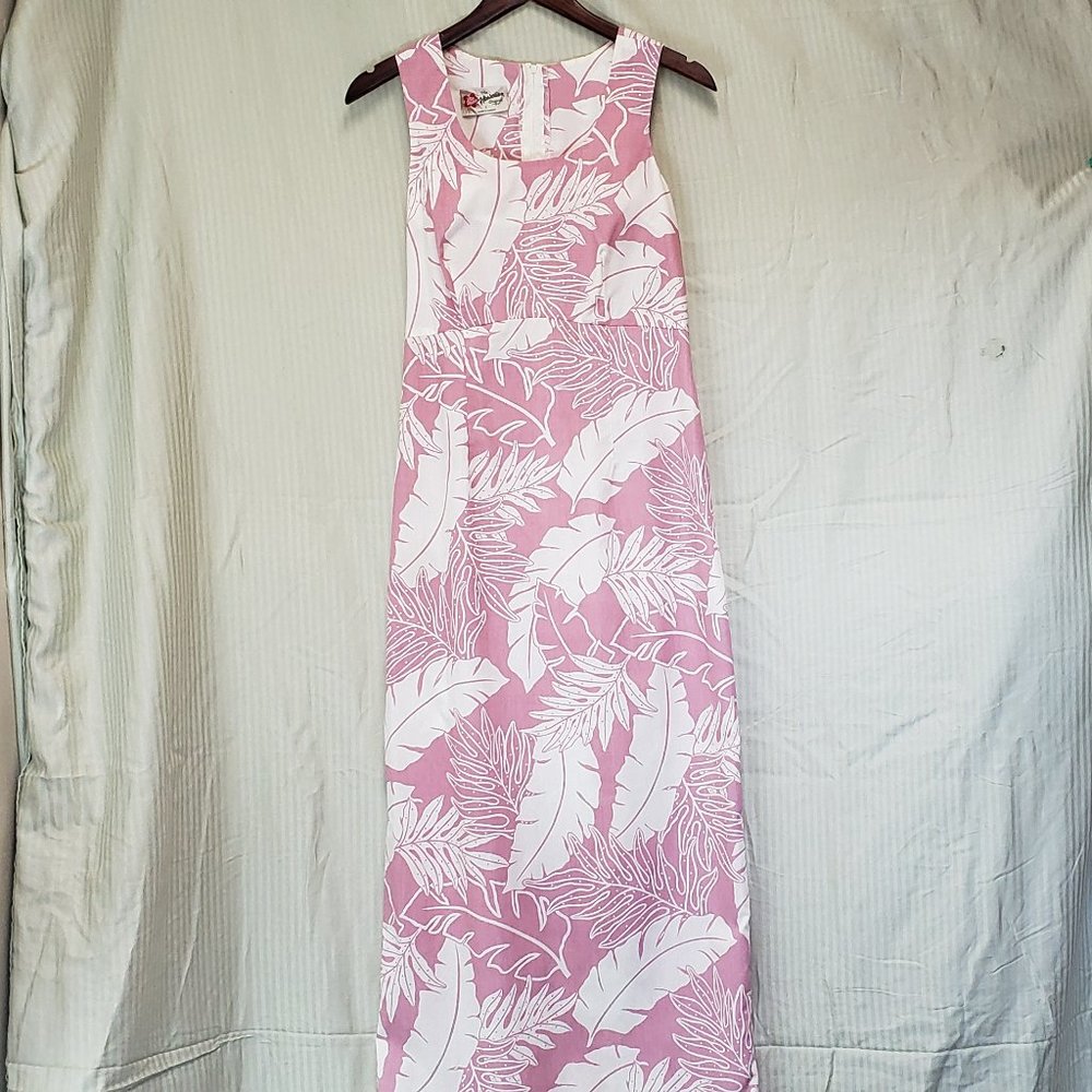 🍁Size 8 Sleeveless White & Lavender Hilo Hattie Original Hawaiian Maxi Muumuu.